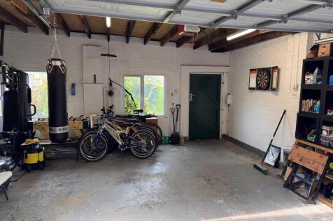 Garage 1.jpg