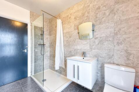 Bathroom (2).jpg