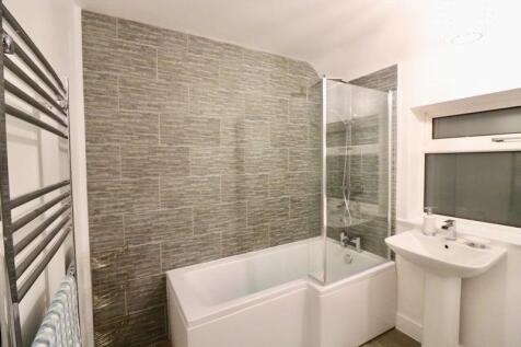 1st floor bathroom.jpg