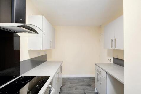3. Kitchen 2.jpg
