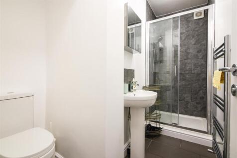 35 Lilac Grove down stairs wc.jpg