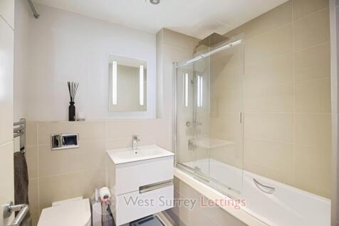 8b04b105-bathroom_med