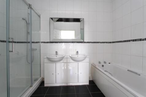 Ensuite.JPG