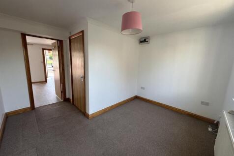 Bedroom 1.jpg