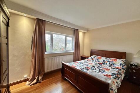 Bedroom 1.jpg