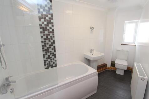 IMG_7555 - Bathroom Flat 8.jpg