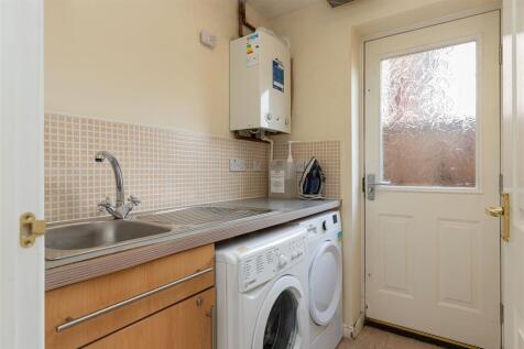 9 Lakeside Close-7.jpg