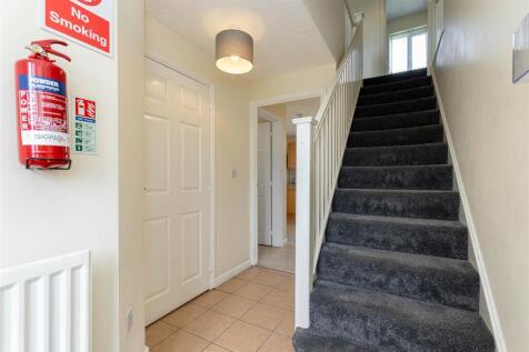 9 Lakeside Close-6.jpg