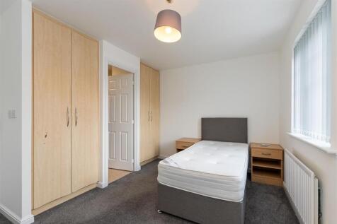 8 Waterlilly Close-2.jpg