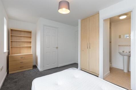 8 Waterlilly Close-3.jpg