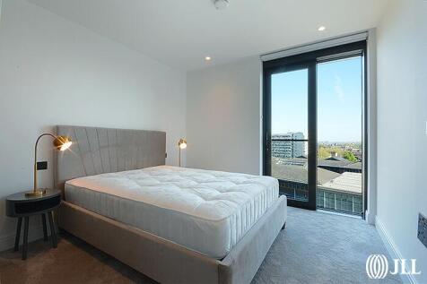 84 Dumont, 27 Alb...