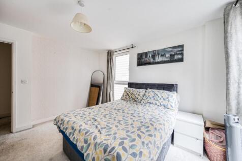 1359200-4-68da2cc...