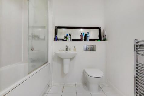 5_Bathroom-0