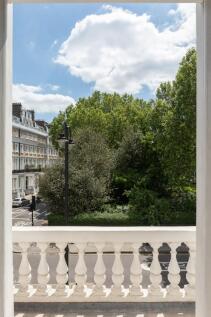 107Queensgate_bal...