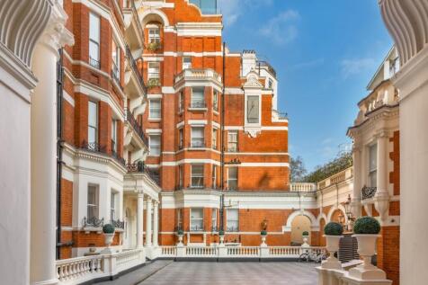 Wellington Court