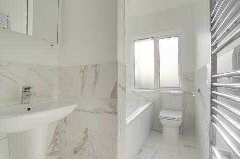 24_Bathroom_1