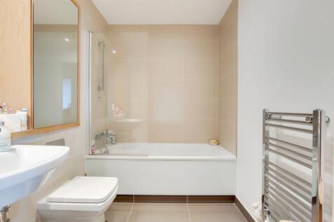 6_Bathroom-0
