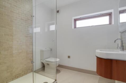 18_Master_Ensuite_11