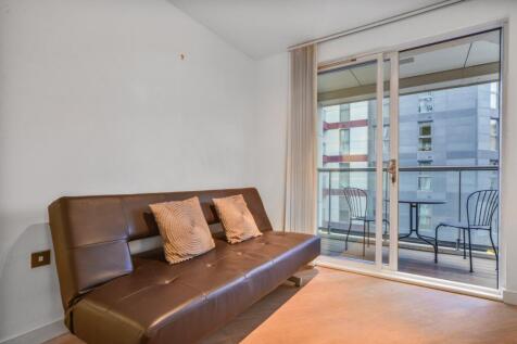 Courtyard Apartm...