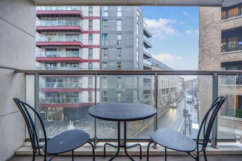  Courtyard Apartm...