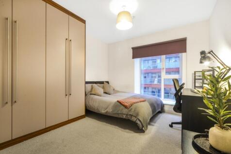  Courtyard Apartm...