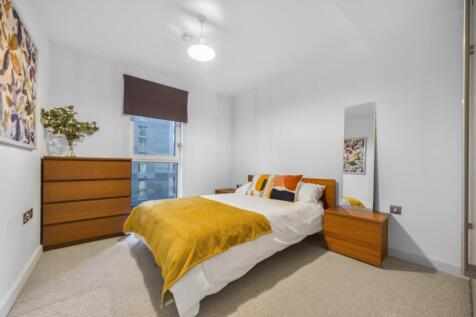  Courtyard Apartm...