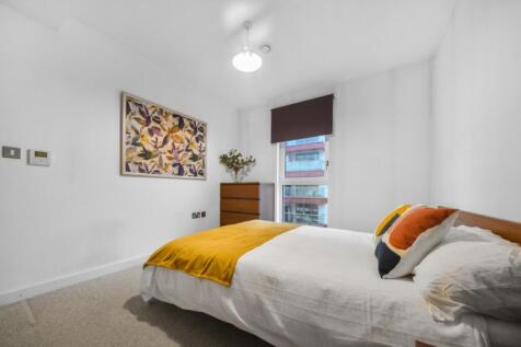  Courtyard Apartm...