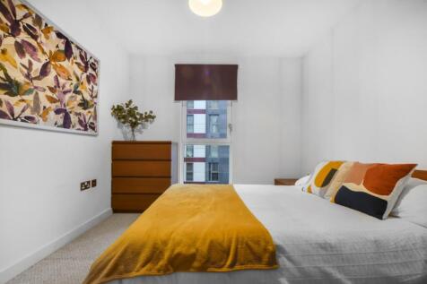  Courtyard Apartm...