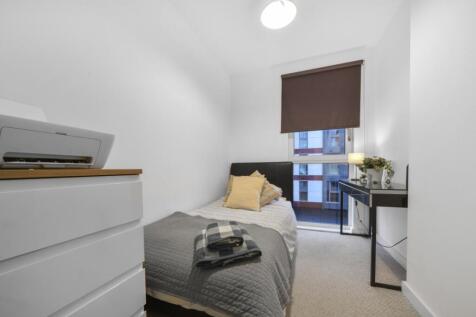  Courtyard Apartm...