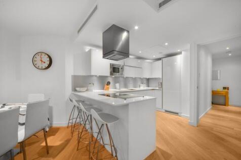  Courtyard Apartm...