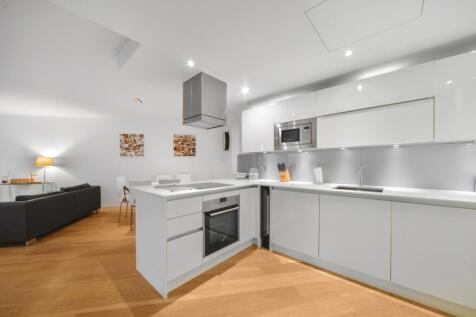  Courtyard Apartm...