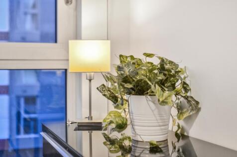  Courtyard Apartm...