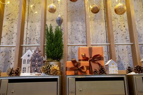 CHRISTMAS EMPORIU...