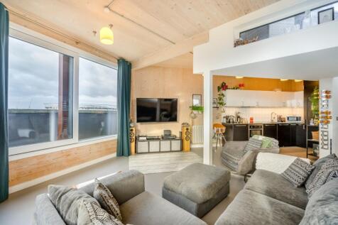 8537541-interior31