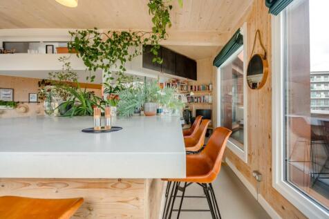8537541-interior44