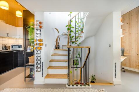 8537541-interior36