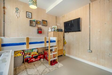 8537541-interior23