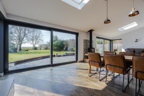 Sitting Room / Dining Room