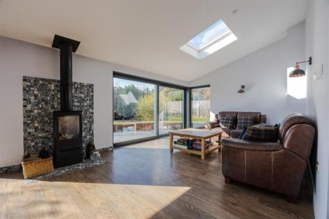 Sitting Room / Dining Room