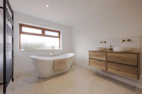 En-suite bathroom