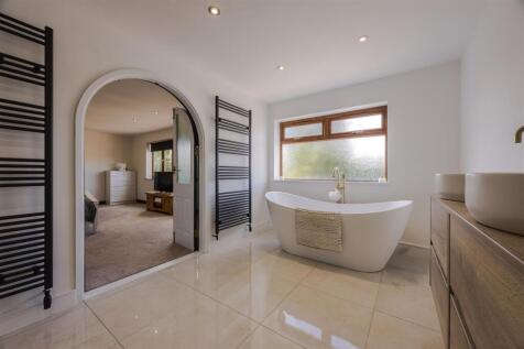 En-suite bathroom