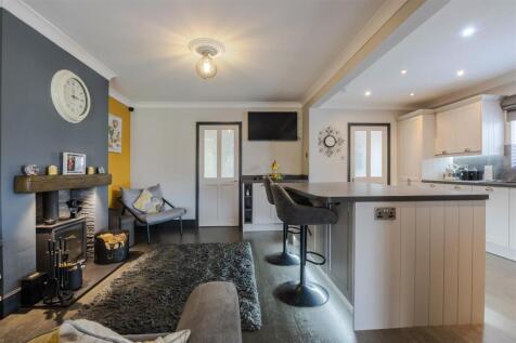 Additional photos of the kitchen