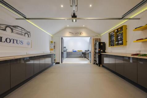 Garage/Workshop