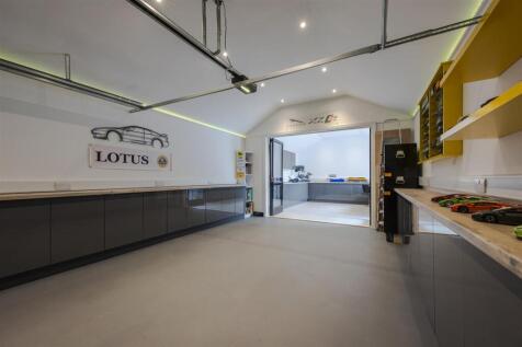 Garage/Workshop