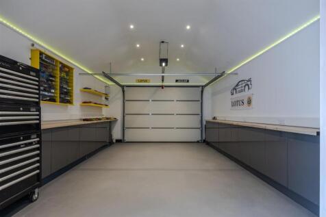 Garage/Workshop