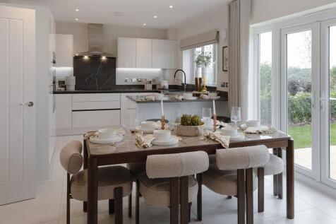 5. kitchen-dining-family.jpg