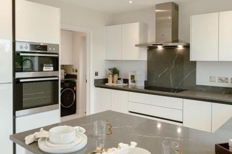 7. kitchen.jpg