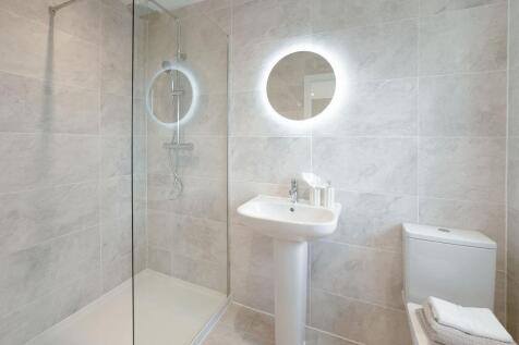 16. en-suite 2.jpg