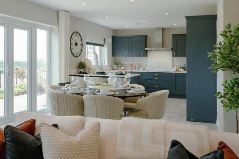7. Kitchen-family-dining.jpg