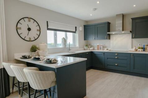8. Kitchen-family-dining.jpg